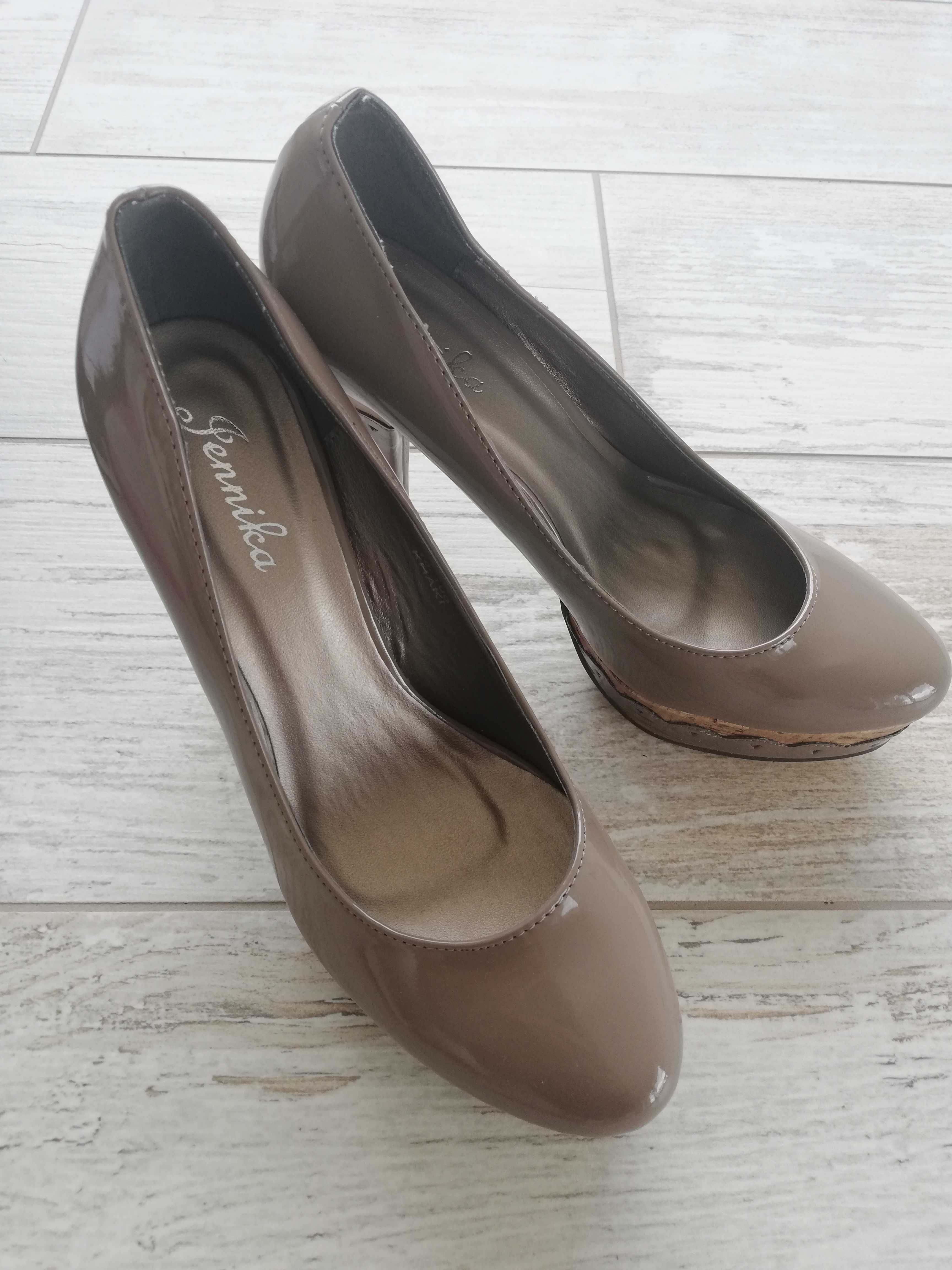 Buty szpilki lakierki 41 obcas korek wesele eleganckie nude beż toupe