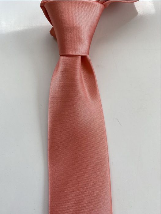 Krawat męski nowy 6,5 cm szerokość kolor róż nie używany