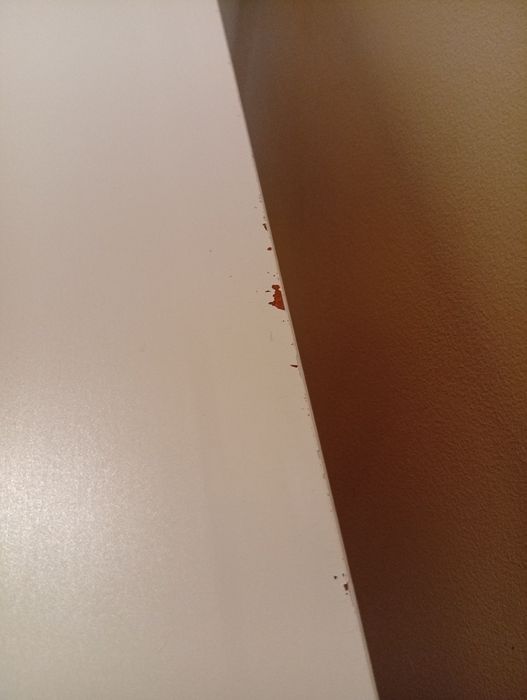 biurko dziecięce IKEA z serii PÅHL w kolorze białym z niebieskimi akce