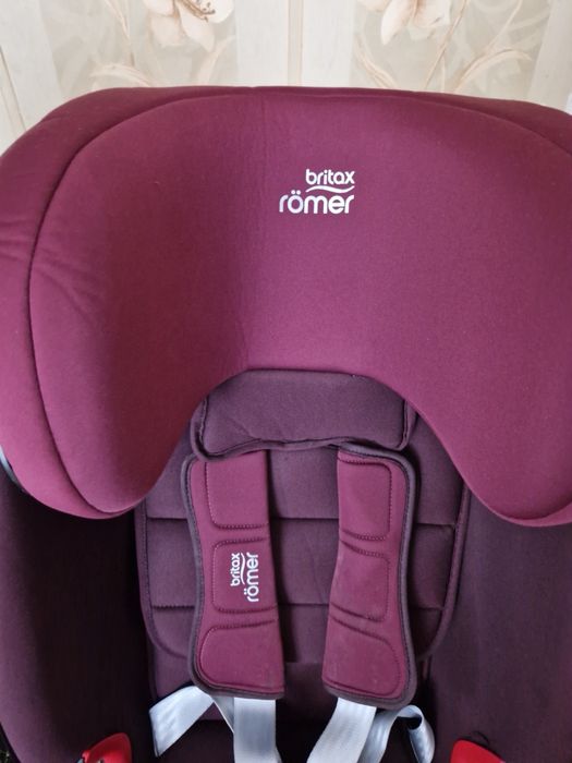 Продам два автокрісла britax romer