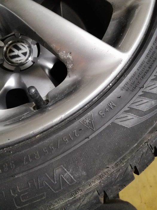 диск с резиною на інфініті бу оригінальний 215 55 17 нокіан