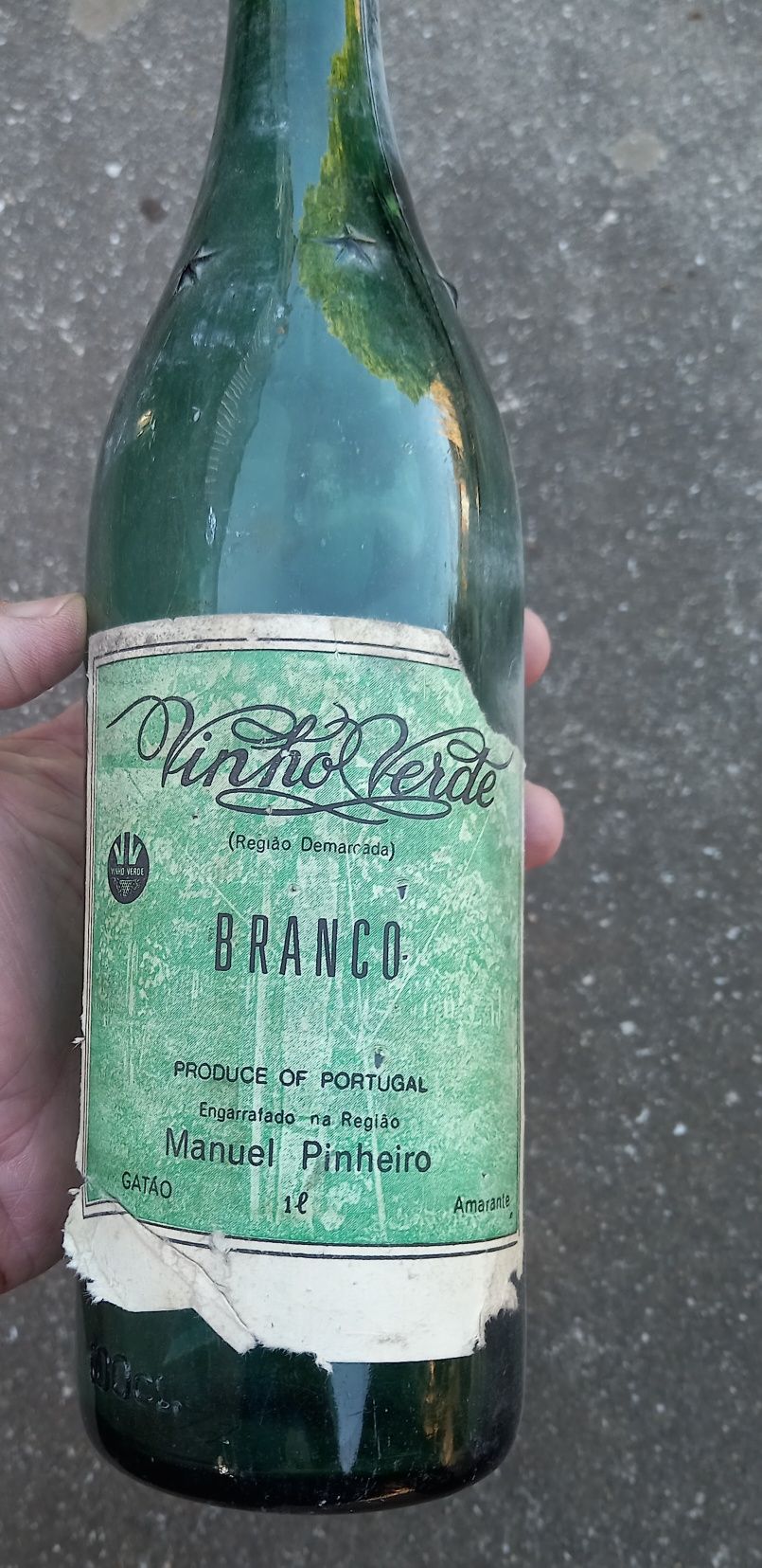 Garrafeira Blocos Cimento - Garrafas Vidro Verde 6 Estrelas 1L