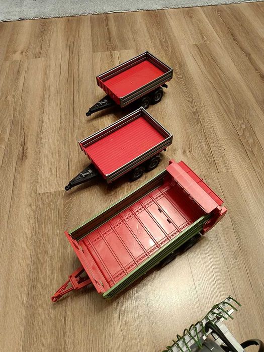 Zabawki BRUDER - zestaw - farma - Traktor, przyczepa, maszyny