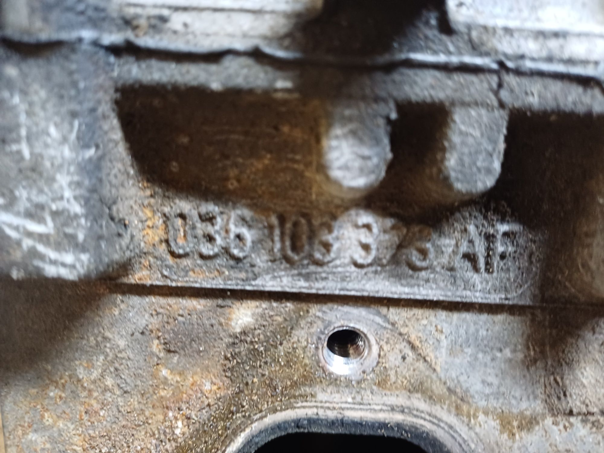 ГБЦ 1.4 1.6 16V головка блоку циліндрів Volkswagen Golf 4 Audi A3 Skod