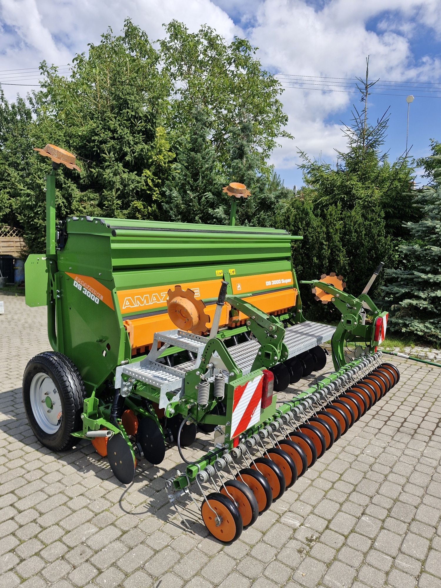 Siewnik zbożowy Amazone D9 super talerzowy- rolki kopiujace