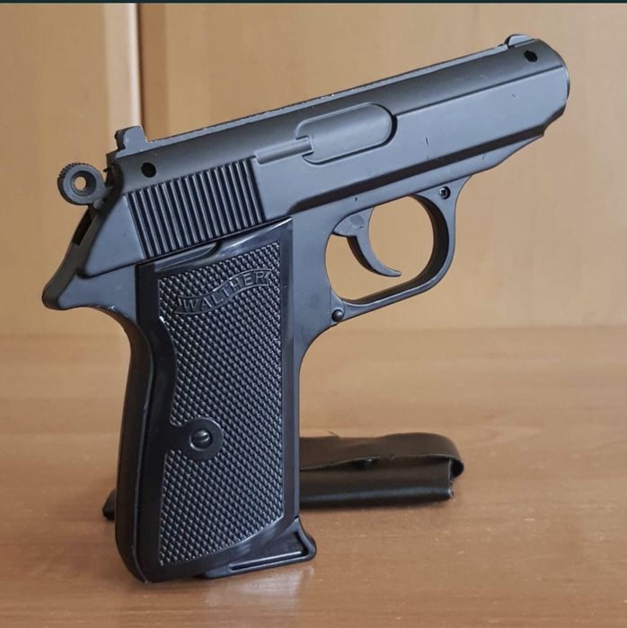 Зажигалка пистолет с кобурой Вальтер