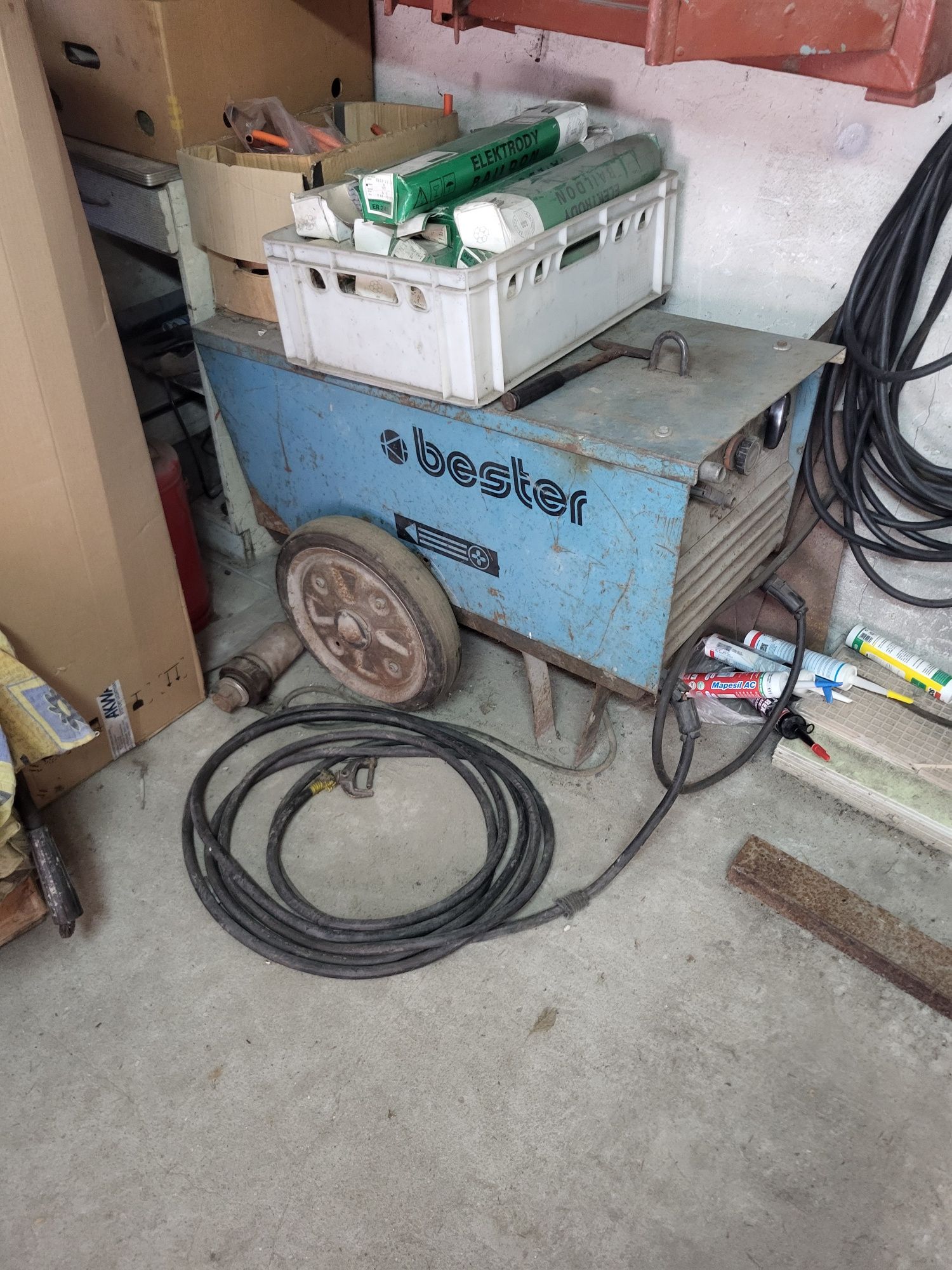 Sprzedam spawarkę Bester wraz z elektrodami