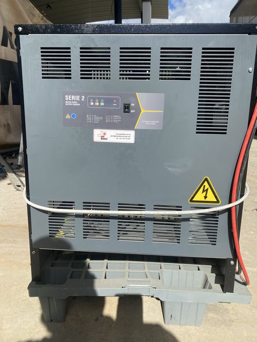 Carregador baterias 48v novo