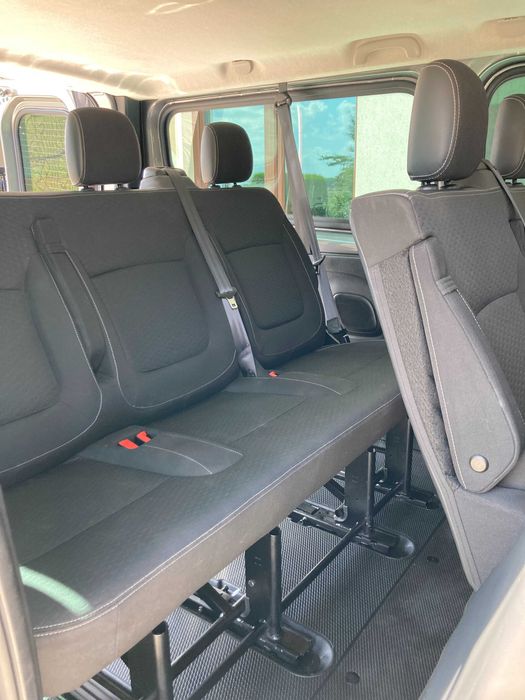 Wypożyczenie Wynajem Busów 9 osobowych Opel Vivaro Long