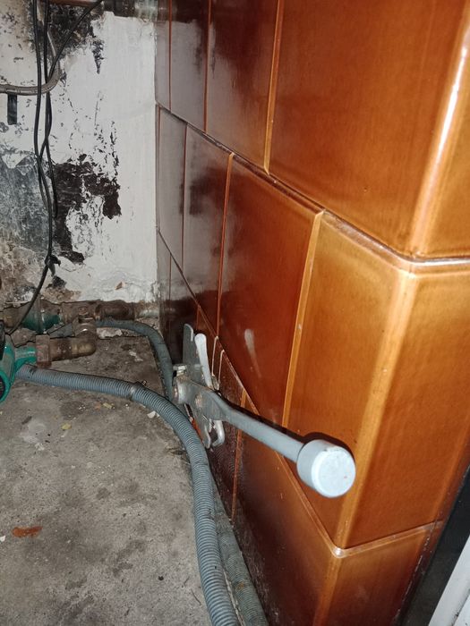 Piec kaflowy do centralnego ogrzewania z płaszczem wodnym