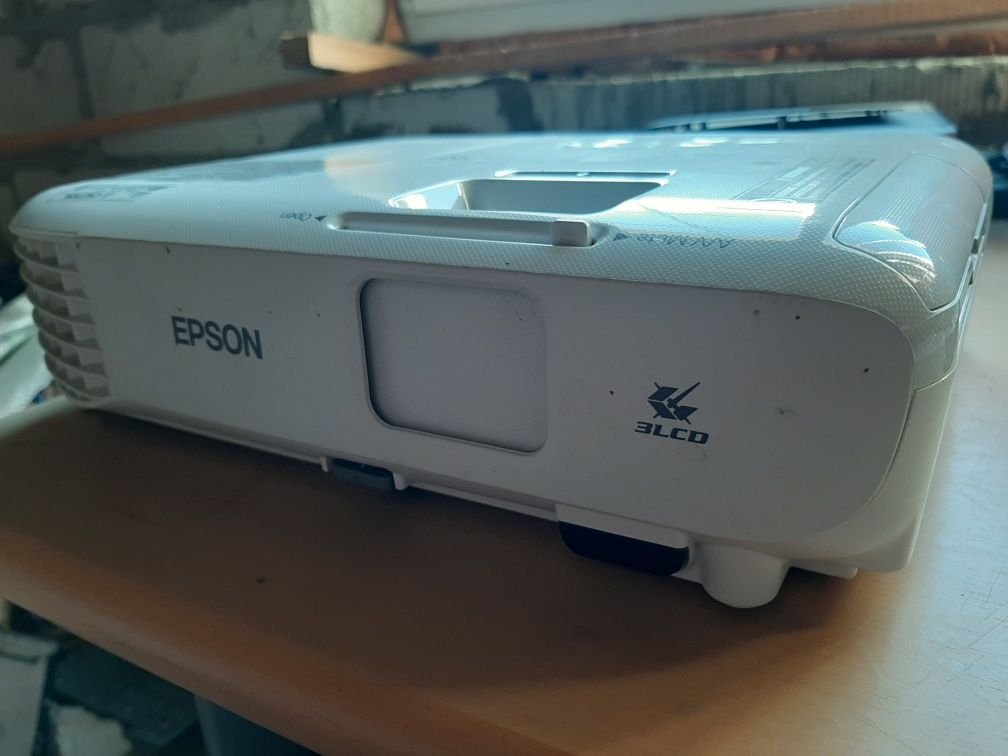 Projektor multimedialny Epson EB W05