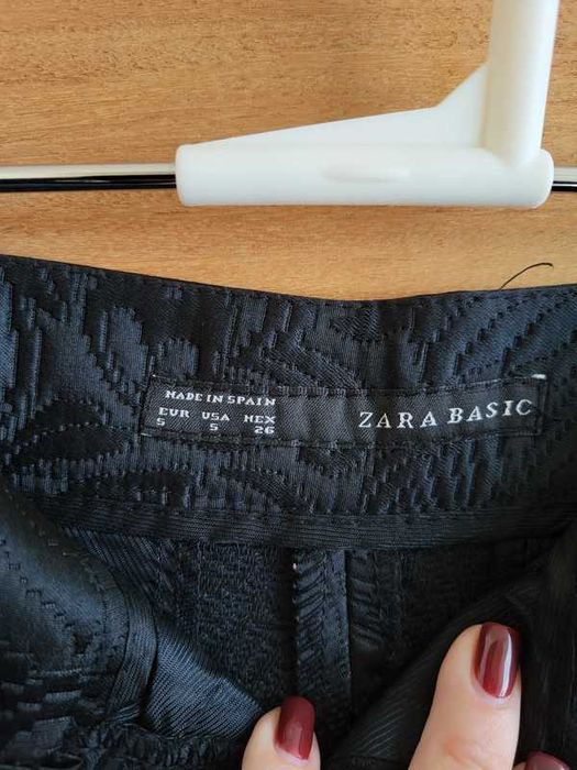 Calções Curtos Pretos Lavrados - ZARA