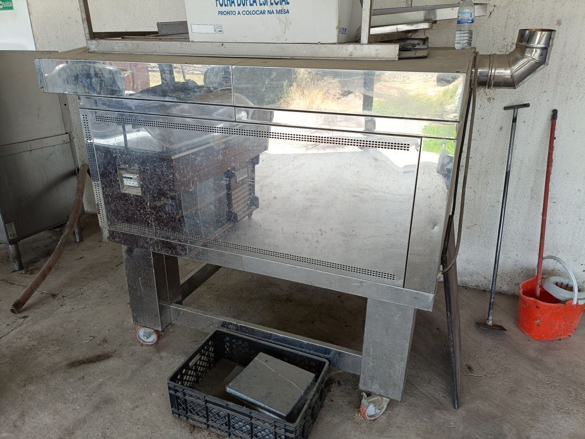 Forno de assar leitões trifásico semi-novo