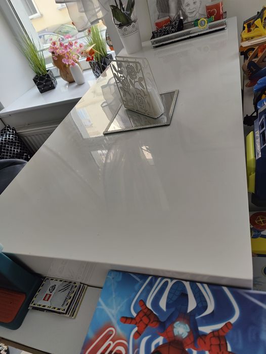 Stół , wyspa kuchenna + 4 hokery