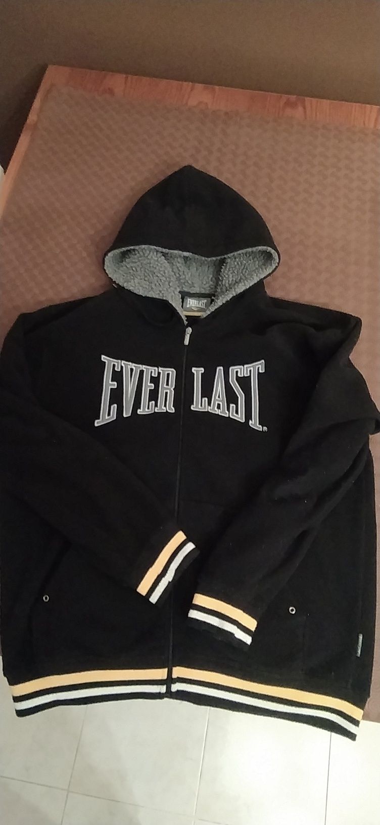 Casaco  Hoodie Everlast com pelo no gorro TAM L