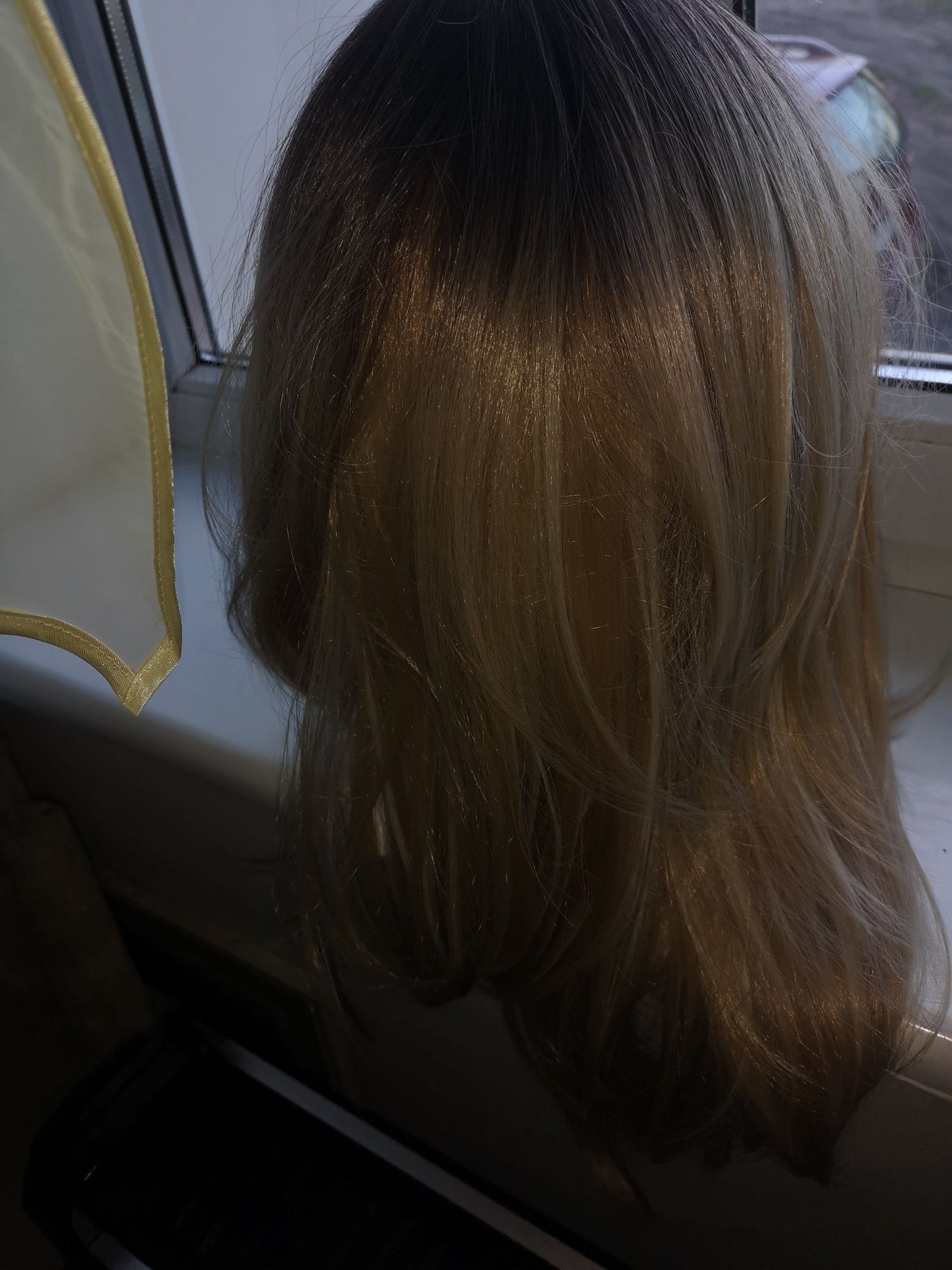 (32) peruka blond włosy z pasemkami