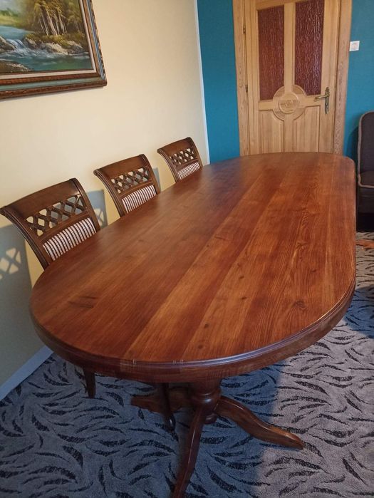 Duży masywny stół drewniany