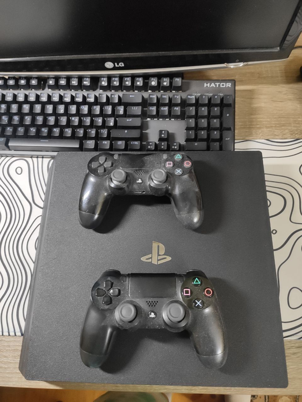 Ps4 pro 1 терабайт в стані як нова
