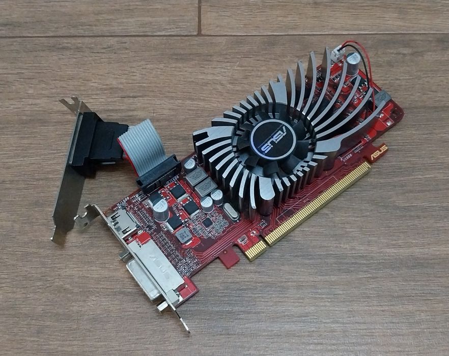 Placa gráfica low profile Asus Radeon HD6570 com 1 Gb de DDR3