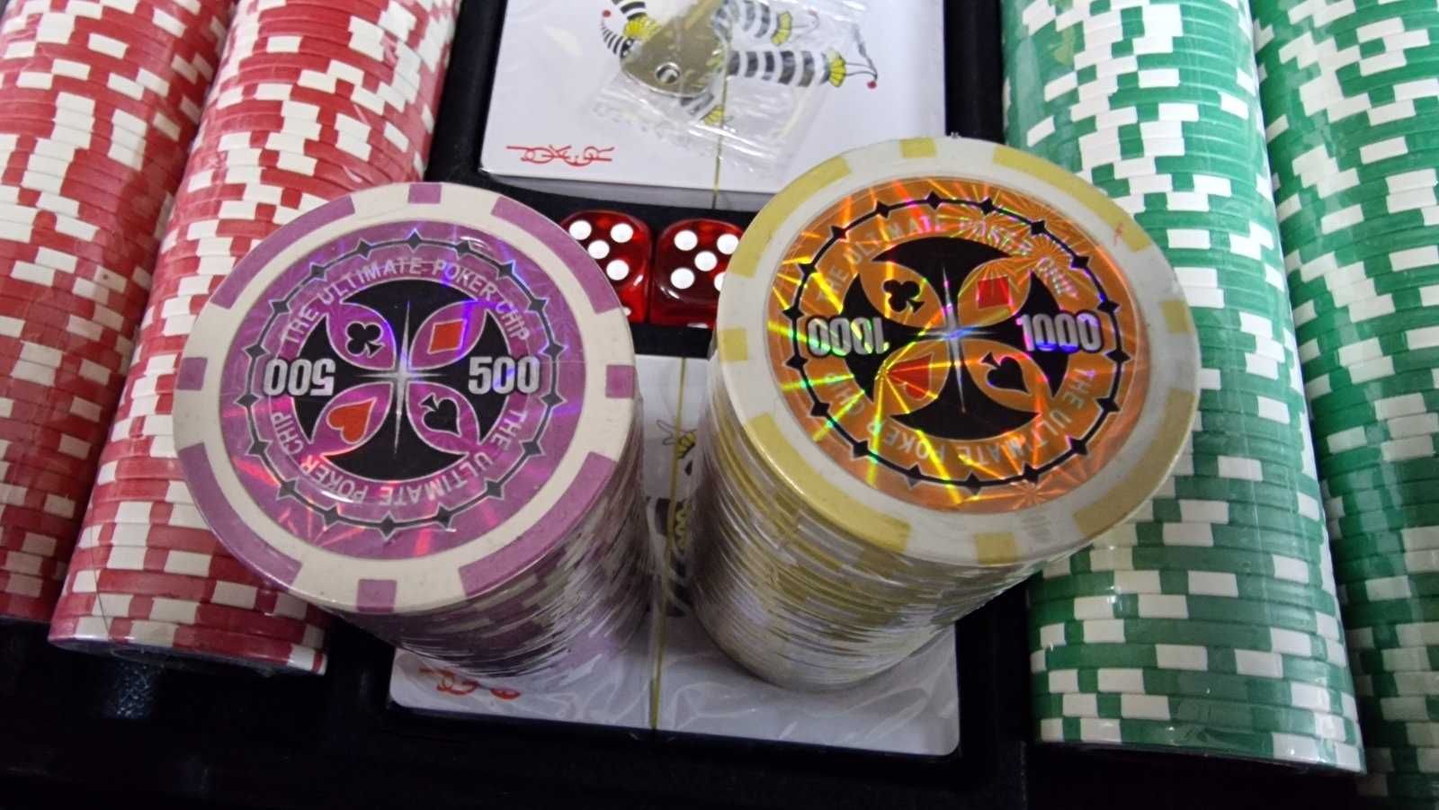 Покерний набір 500 фішок кейс Подарочный набор покер 500 фиш. 2 колоды