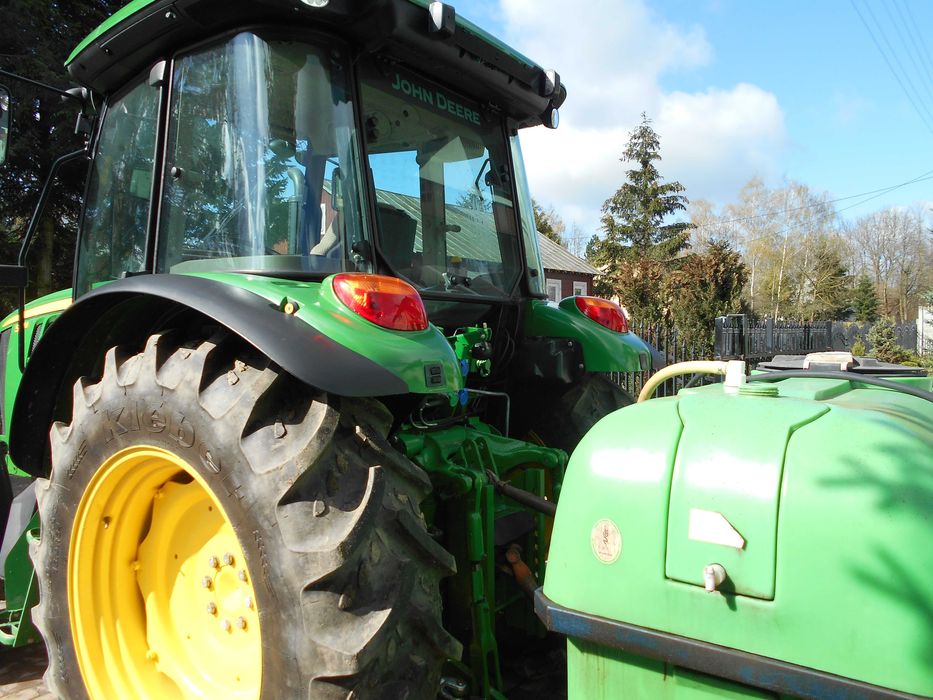 Ciągnik John Deere 5115M