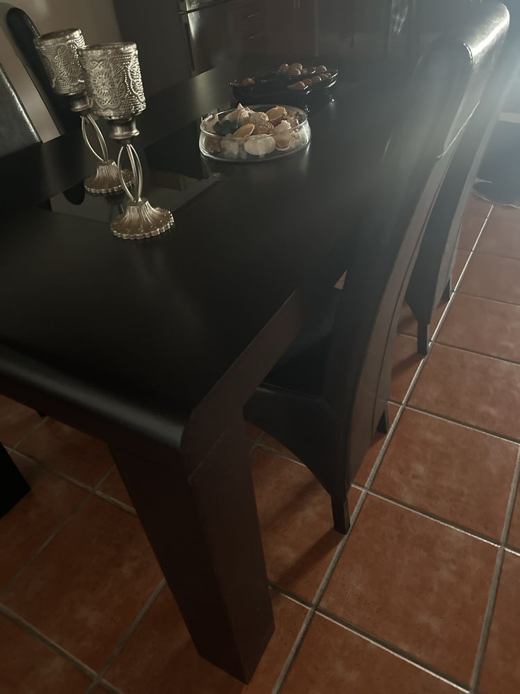 Mesa de sala e 4 cadeiras