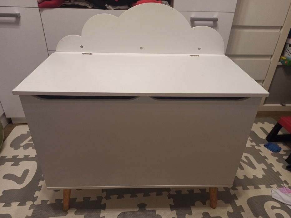Biała szafka komoda kufer pojemnik na zabawki chmurka do pokoju dzieci
