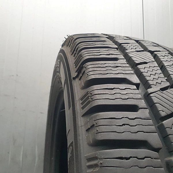 Opona zimowa Michelin Agilis Alpin 215/65R16/109 R przyczepność na śni