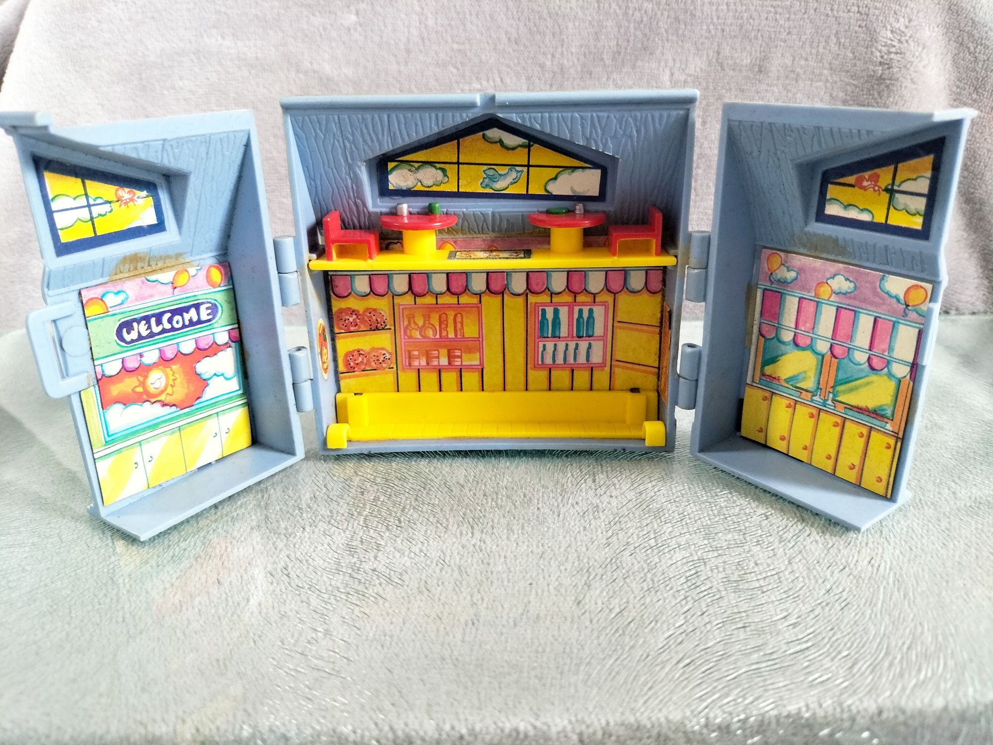 Otwierany domek Pizza House w stylu Polly Pocket lata 90
