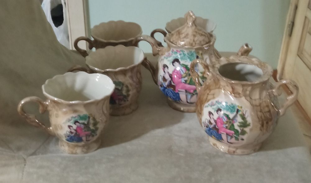 Продам чайные сервизы и чашки