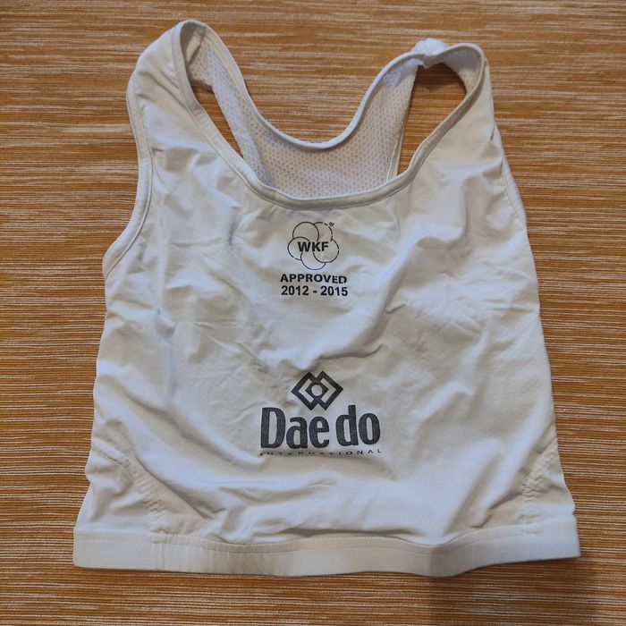 Proteção peito combate