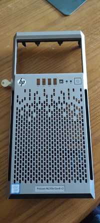 HP Proliant ML310e gen8 v2 Panel przedni.