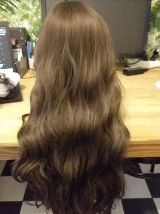 Peruka chłodny brąz długie włosy jak naturalne