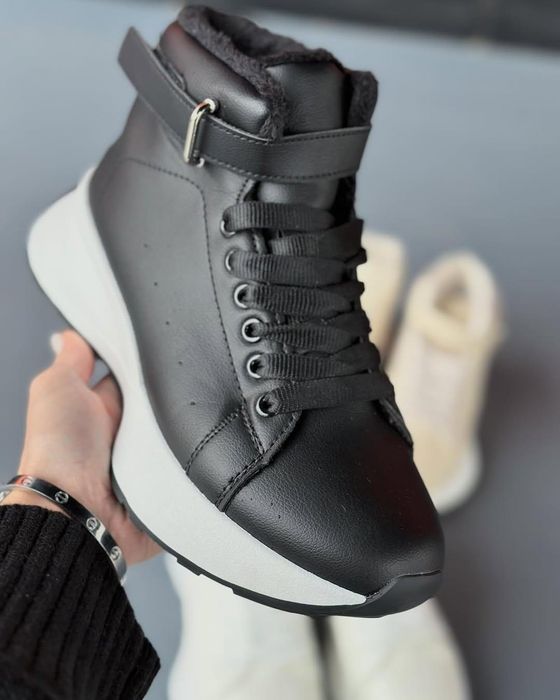 РОЗПРОДАЖ жіночі черевики на зиму утеплені хутром кросівки 35 - 39 р