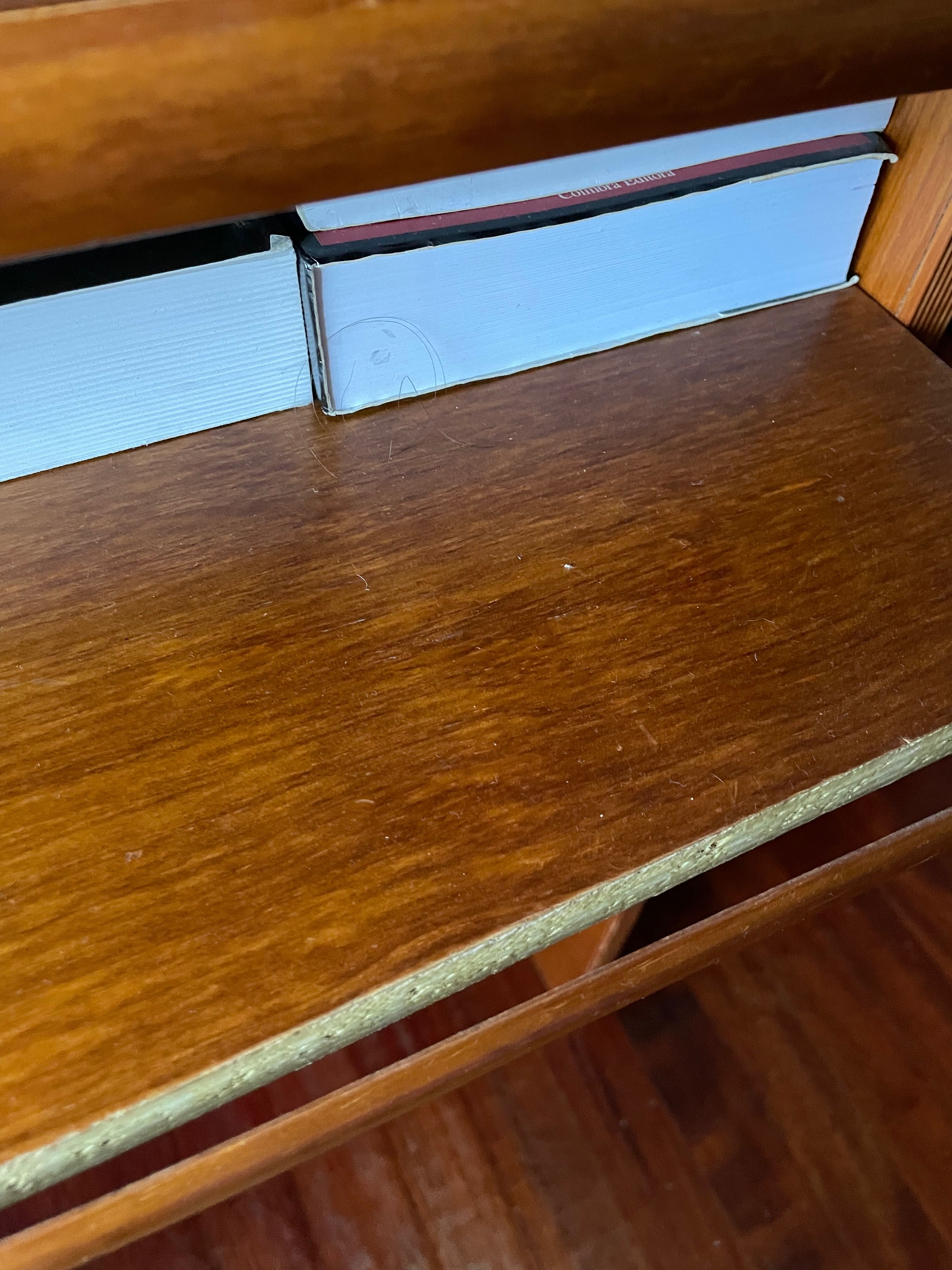 Escrivaninha em madeira
