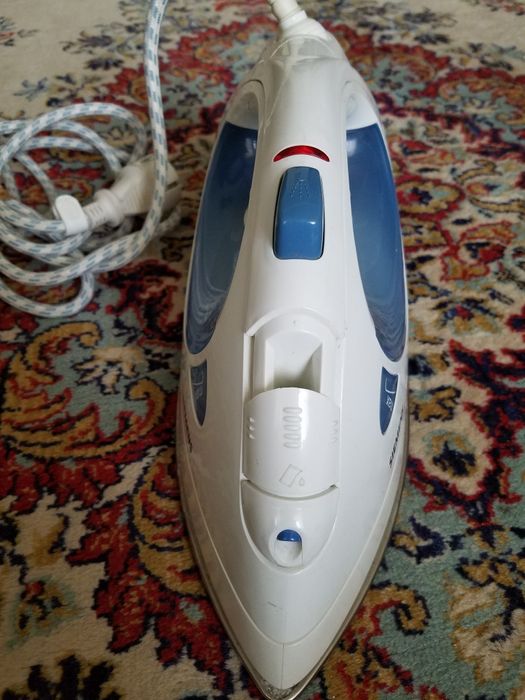 Утюг SIEMENS с пароувлажнителем.