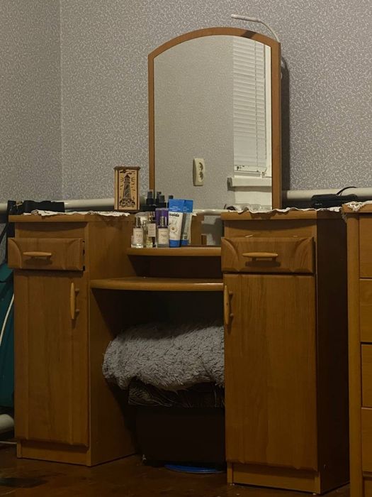 Продам туалетний столик