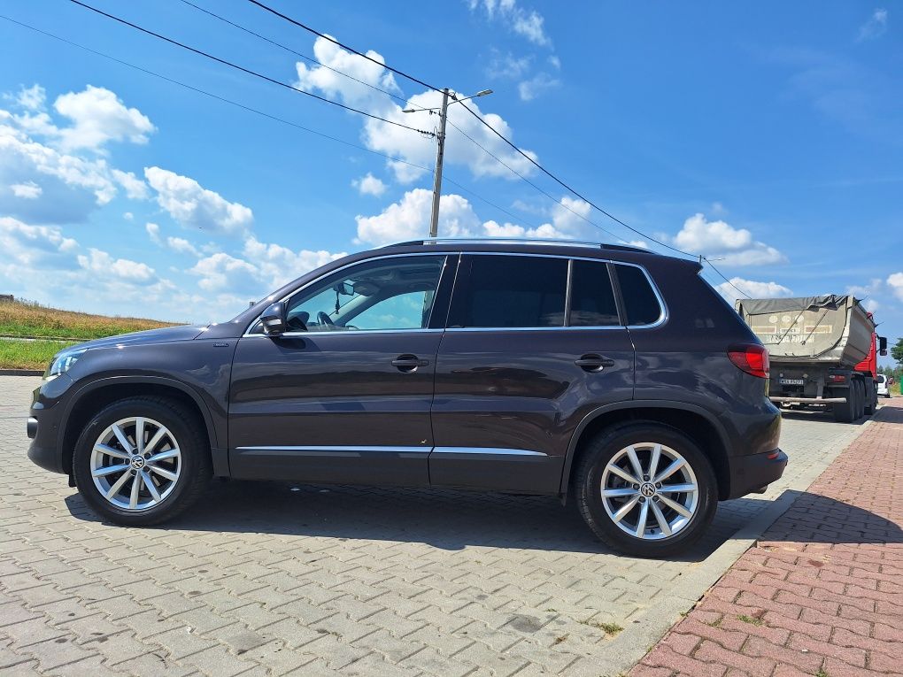 Volkswagen Tiguan 2.0 TDI Bluemotion wersja Lounge Kamera Hak Nawi