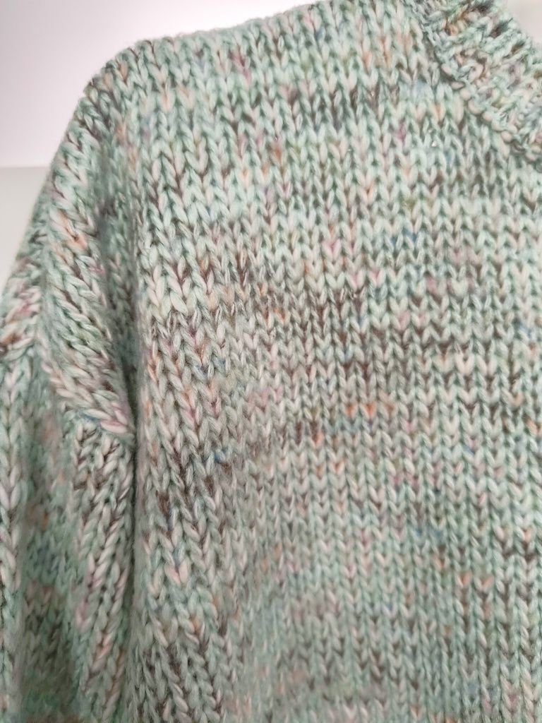 Mięciutki miętowy sweter