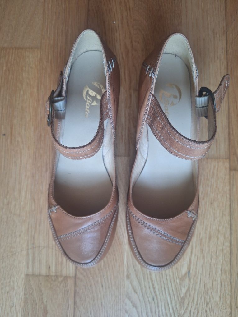 Sapatos novos da Bata
