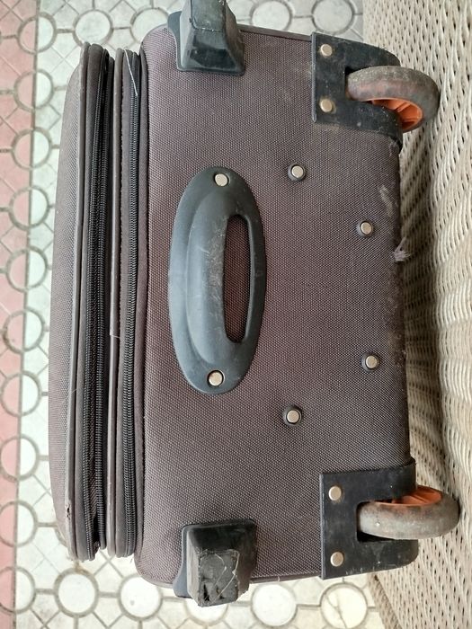 Чемодан дорожный