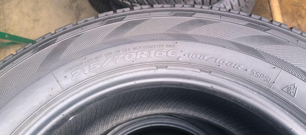 Резина 215.70.R16C.Ціна вказана за 1 шт.