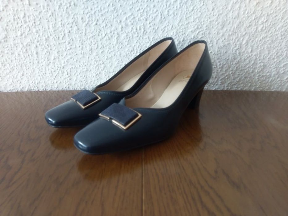 Anis Granatowe eleganckie pantofle 38 na małym obcasie skóra naturalna