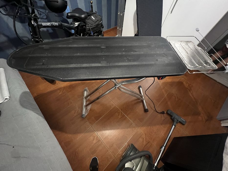 Tabua de engomar com vacuo