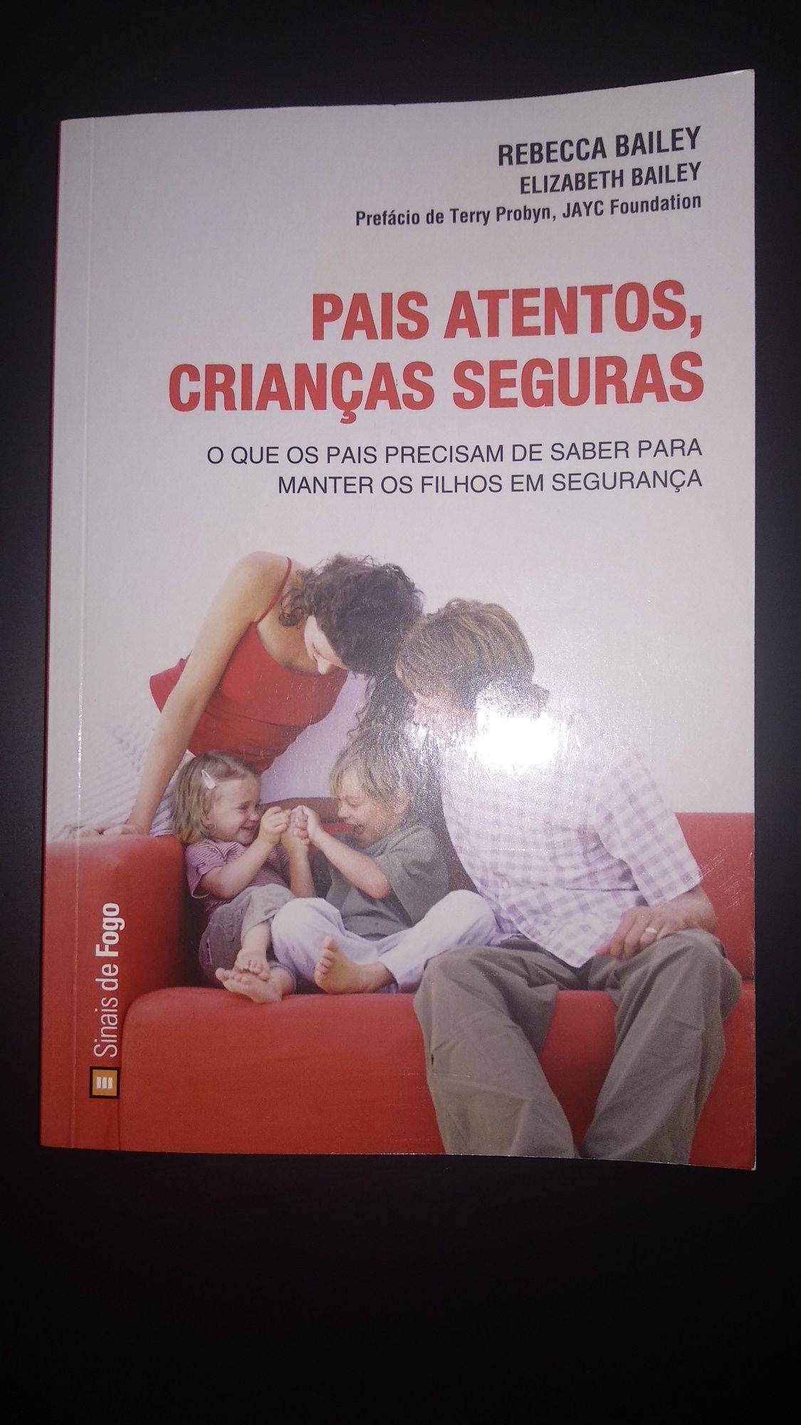 Livro "Pais atentos, crianças seguras"