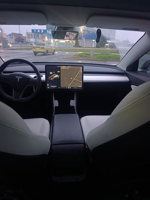 Tesla model 3 в чудовому стані !