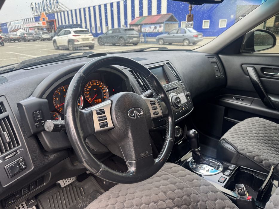 Продам infiniti fx35