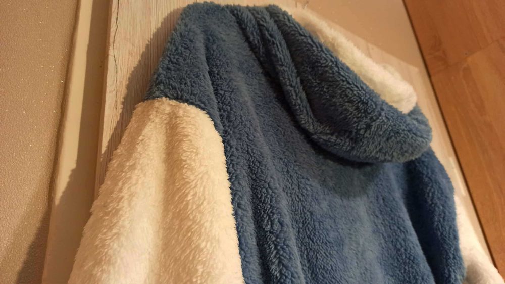 Bluza ciepła, gruba, z kapturem, r. M; NOWA