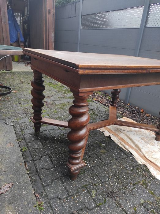 Antyk stół z krzesłami