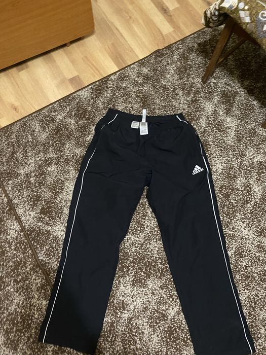 Нейлонові штани adidas
